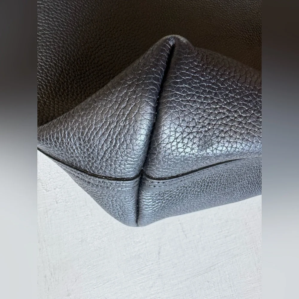 Cuyana Classic Structured Leather Tote in Black Pebbled Leather